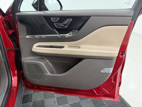 Used 2020 Lincoln Corsair FWD w/ Premium Package image 29