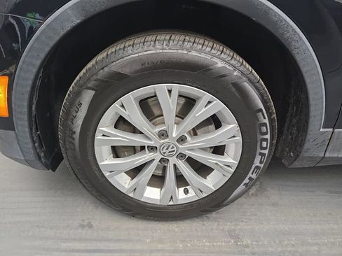 Used 2018 Volkswagen Tiguan SE image 16