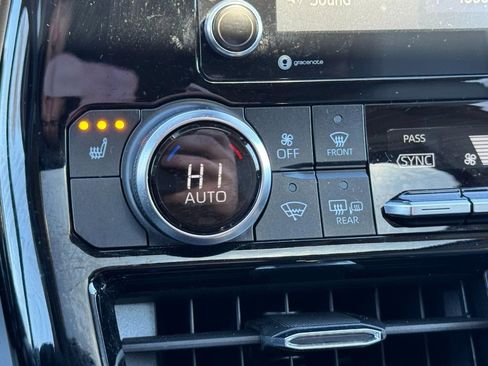 Certified 2022 Toyota Highlander XLE image 21