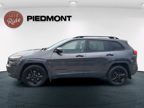 Used 2017 Jeep Cherokee Sport image 9