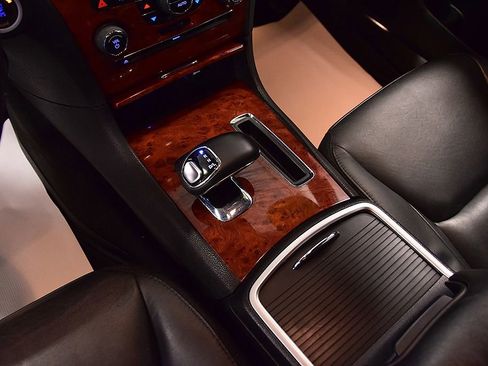 Used 2013 Chrysler 300 RWD image 21