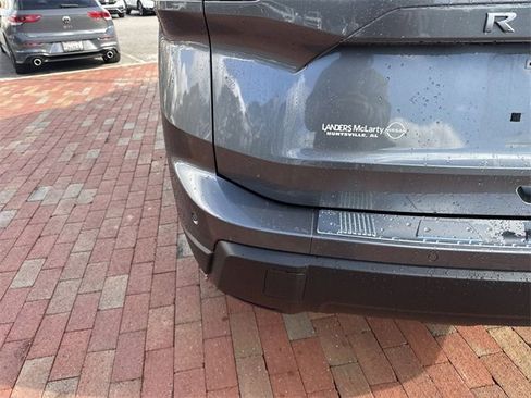 Used 2024 Nissan Rogue SV w/ SV Premium Package image 9