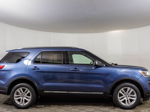 Used 2019 Ford Explorer XLT image 11