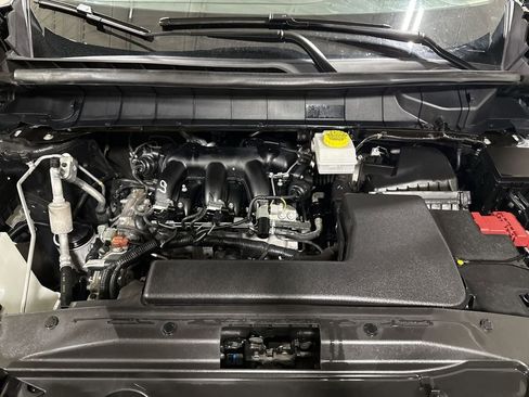 Used 2025 Nissan Pathfinder SV AWD/4WD image 25