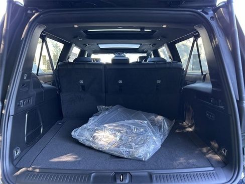 New 2025 Jeep Wagoneer L 4WD w/ Premium Group I image 18