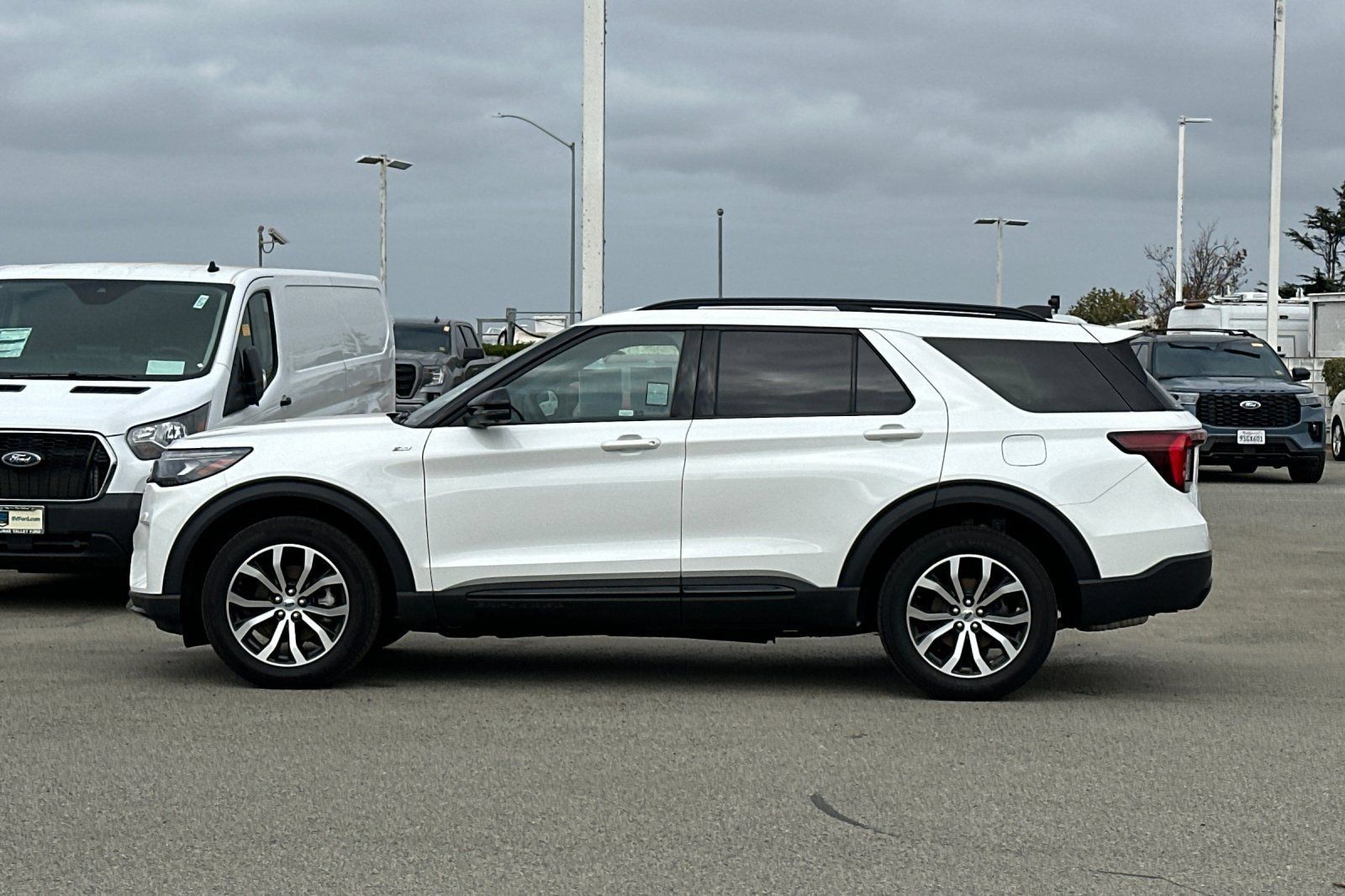 New 2025 Ford Explorer ST-Line AWD/4WD image 7