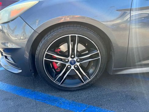 Used 2017 Ford Focus ST image 5