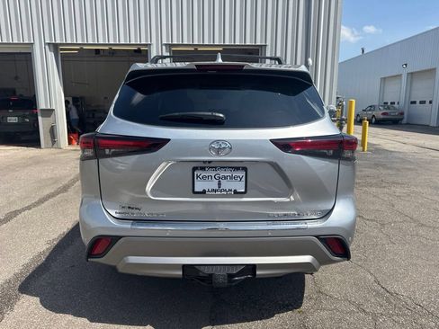 Used 2025 Toyota Highlander Platinum AWD/4WD image 6