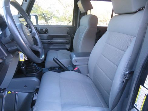 Used 2009 Jeep Wrangler Unlimited Rubicon w/ Dual Top Group image 19