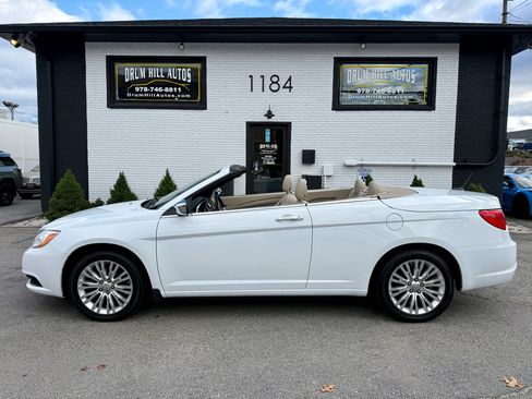 Used 2011 Chrysler 200 Limited image 31