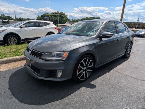 Used 2014 Volkswagen Jetta GLI FWD image 3