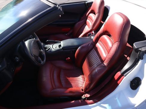 Used 1998 Chevrolet Corvette w/ Performance Handling Pkg image 11