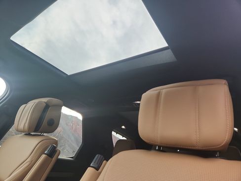 New 2026 Land Rover Discovery Limited Edition AWD/4WD image 13