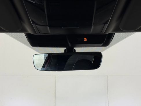 Used 2025 Mitsubishi Outlander AWD image 24