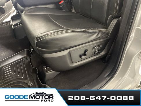 Used 2018 RAM 3500 Laramie w/ Cold Weather Group AWD/4WD image 11