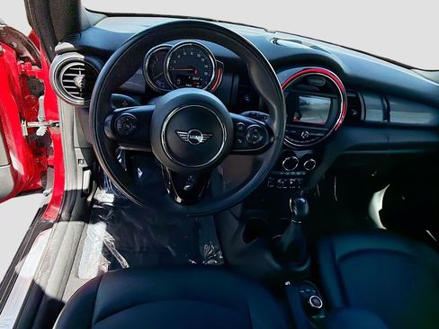 Used 2019 MINI Cooper Signature w/ Signature Upholstery Package image 16