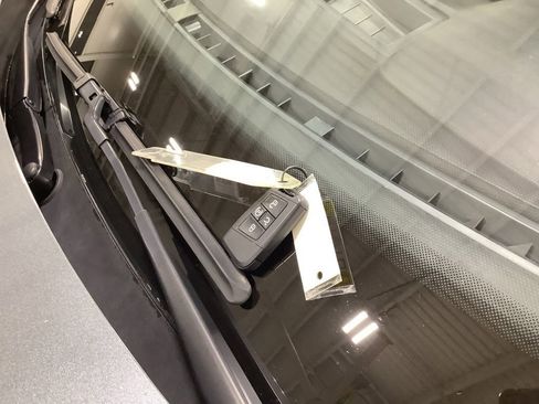 Used 2022 Volkswagen Tiguan SE w/ Panoramic Sunroof Package image 29