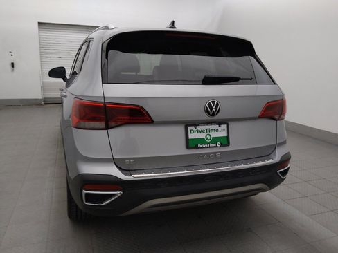 Used 2023 Volkswagen Taos SE w/ Panoramic Sunroof Package FWD image 6