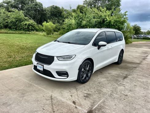 Used 2023 Chrysler Pacifica Touring-L w/ S Appearance Package FWD image 2