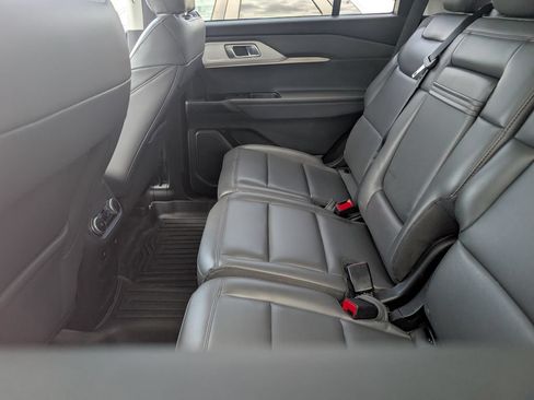Used 2025 Ford Explorer Active w/ Active Comfort Package AWD/4WD image 7