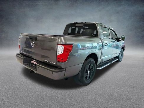 Used 2017 Nissan Titan SV image 7
