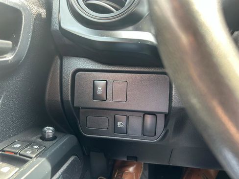 Used 2020 Toyota Tacoma SR RWD image 19