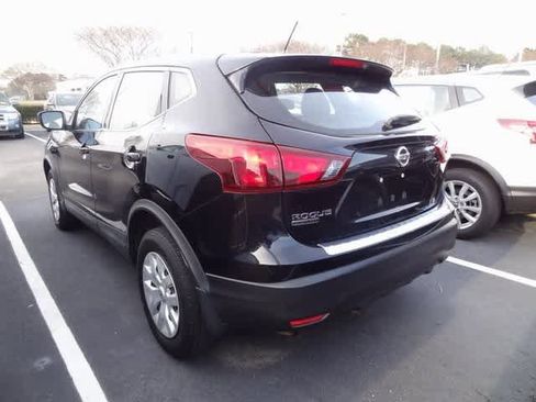 Used 2019 Nissan Rogue Sport S image 5