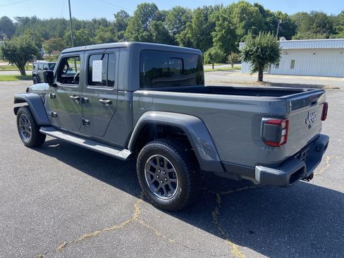 Used 2020 Jeep Gladiator Overland AWD/4WD image 6