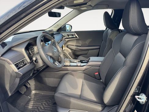 New 2026 Mitsubishi Outlander ES image 9