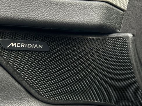 Used 2016 Jaguar XF Premium image 38