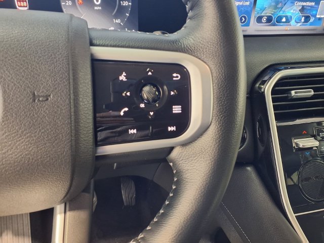 Used 2025 Nissan Armada SV AWD/4WD image 18
