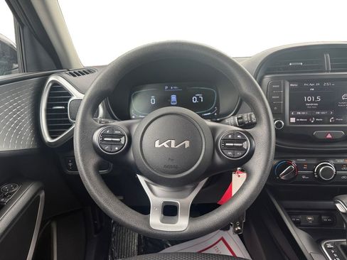Used 2025 Kia Soul LX w/ LX Technology Package FWD image 12