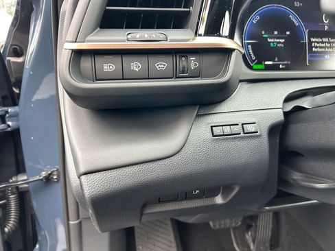 New 2026 Toyota Crown Signia image 21