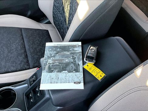 Used 2022 Ford Bronco Wildtrak image 11