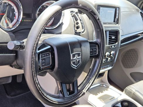 Used 2019 Dodge Grand Caravan SXT FWD image 16