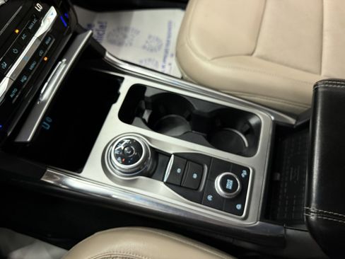 Used 2021 Ford Explorer Limited AWD/4WD image 19