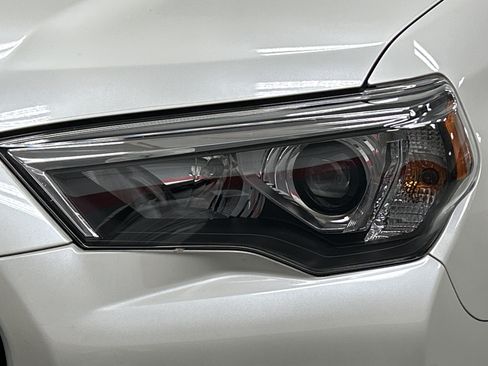 Used 2022 Toyota 4Runner Limited AWD/4WD image 6