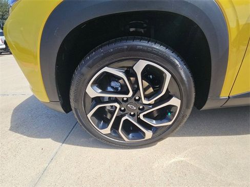 Used 2025 Chevrolet Trax RS w/ Driver Confidence Package image 29