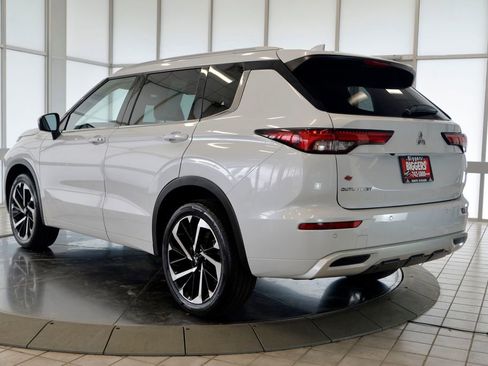 Used 2023 Mitsubishi Outlander SEL AWD/4WD image 6
