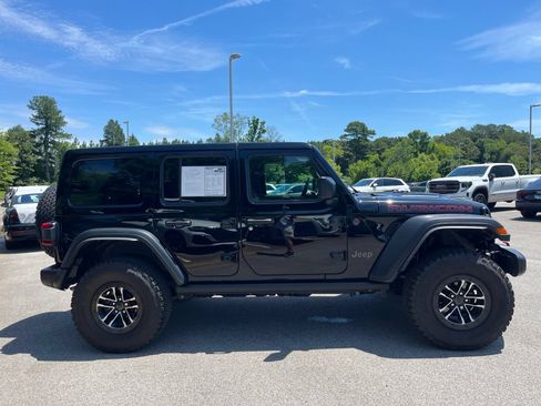 Used 2024 Jeep Wrangler Unlimited Rubicon w/ XTREMEE 35" Tire Package AWD/4WD image 4