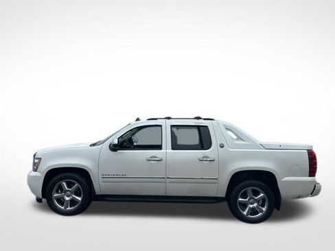 Used 2013 Chevrolet Avalanche LTZ AWD/4WD image 16