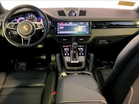Used 2023 Porsche Cayenne w/ Premium Package image 14