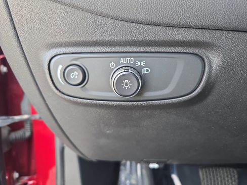 Used 2020 Chevrolet Equinox LT image 27