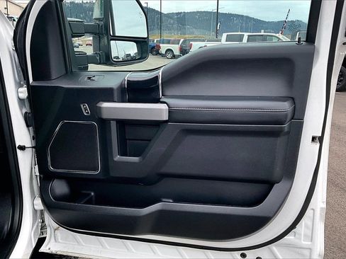 Used 2021 Ford F350 Platinum image 25