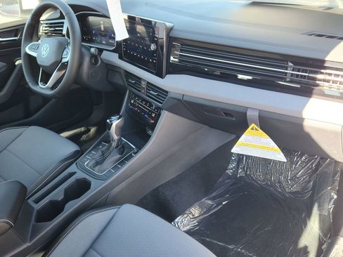 New 2025 Volkswagen Jetta SE image 12