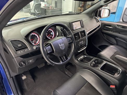 Used 2020 Dodge Grand Caravan SXT w/ Driver Convenience Group FWD image 19