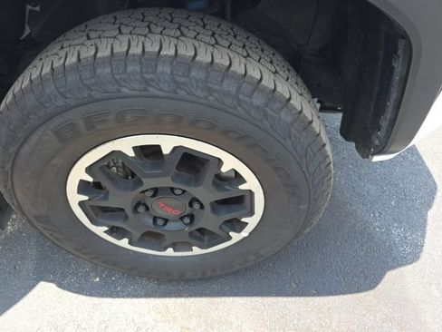Used 2024 Toyota Tacoma TRD Off-Road w/ TRD Off Road Premium Package AWD/4WD image 12