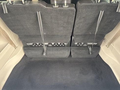 Used 2023 Chrysler Pacifica Touring-L image 11