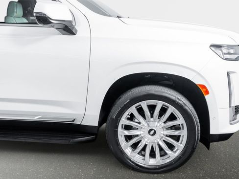 Used 2023 Cadillac Escalade Premium Luxury image 6