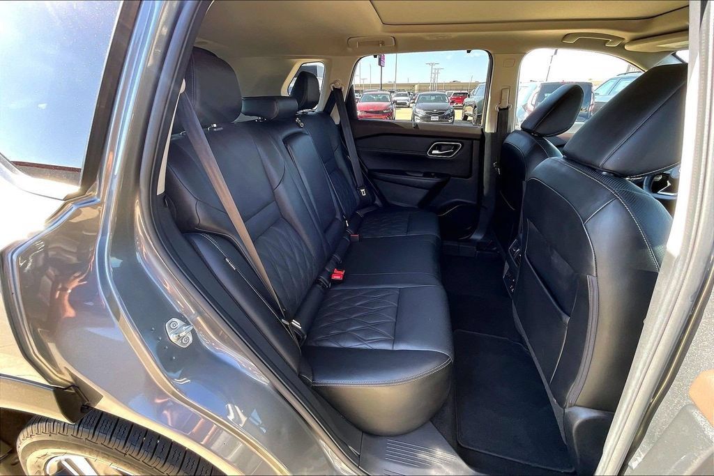 Used 2021 Nissan Rogue Platinum AWD/4WD image 27